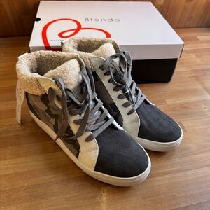 Blondo Gulia Waterproof High Top Sneakers, gray camo leather, size 8.5, NWT